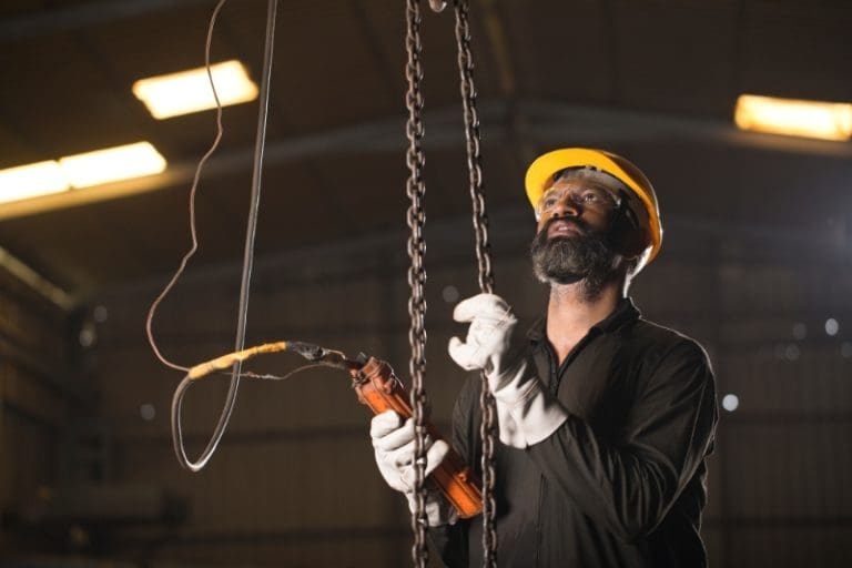 Hoist Operators — What Do They Do and How Much Do They Earn?
