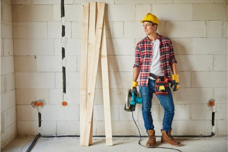 How to become a carpenter